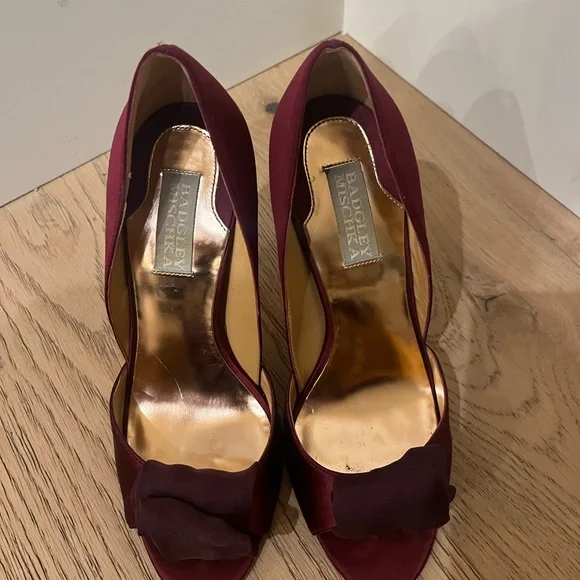 Badgley Mischka maroon Christmas pumps - Picture 4 of 5